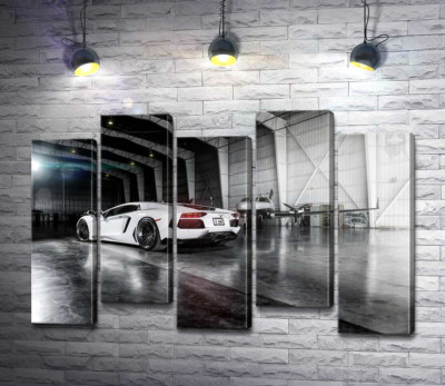 Плавні вигини сторін в  білому автомобілі Ламборгіні (Lamborghini Aventador)