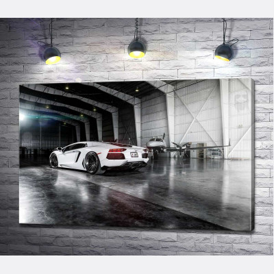 Плавні вигини сторін в  білому автомобілі Ламборгіні (Lamborghini Aventador)