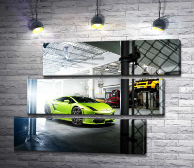 Модульна картина "Яскравий зелений Ламборгіні (Lamborghini Gallardo) стоїть в тіні гаража"