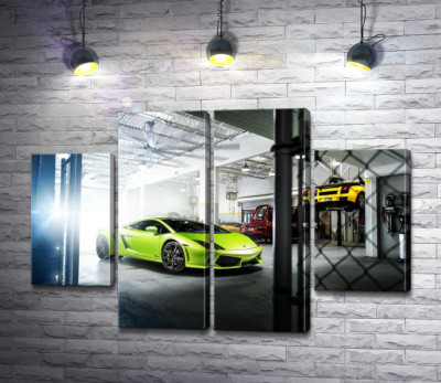 Модульна картина "Яскравий зелений Ламборгіні (Lamborghini Gallardo) стоїть в тіні гаража"