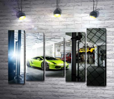 Яскравий зелений Ламборгіні (Lamborghini Gallardo) стоїть в тіні гаража