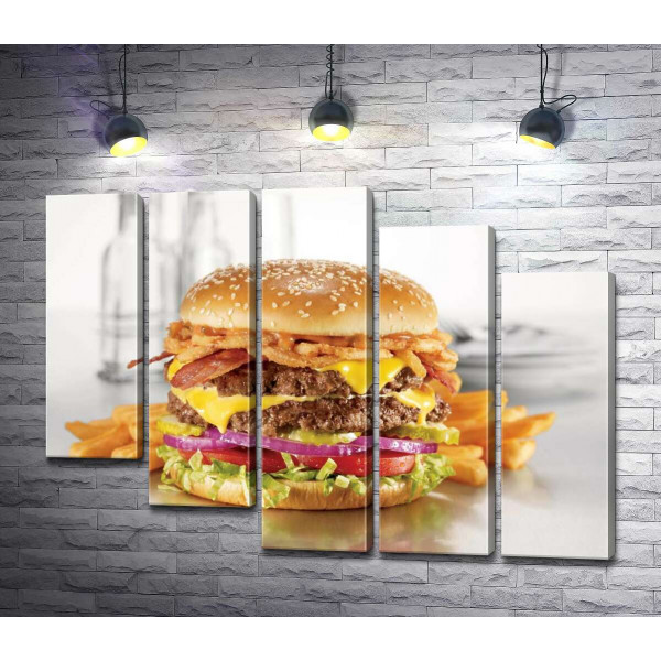 Ситний ланч: подвійний гамбургер з картоплею-фрі