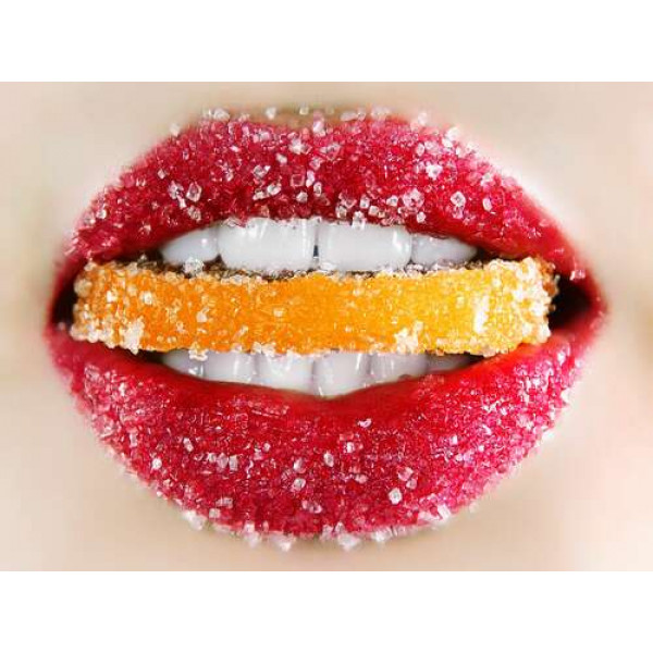 Цукрові губи кусають апельсиновий мармелад
