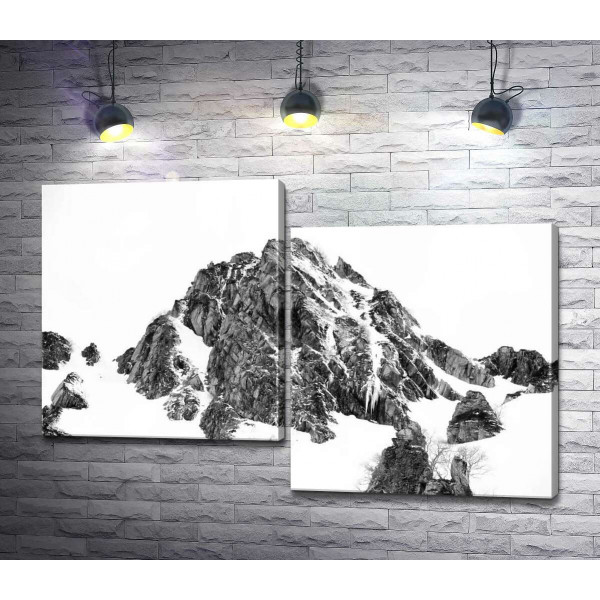 Засніжене каміння вершини гори Монблан (Mont Blanc)