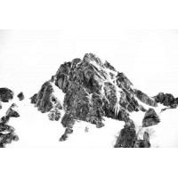 Заснеженые камни вершины горы Монблан (Mont Blanc)