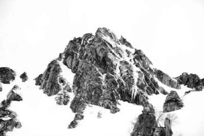 Засніжене каміння вершини гори Монблан (Mont Blanc)