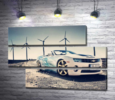 Модульная картина "Белый автомобиль кабриолет Chevrolet Camaro на фоне ветряных электростанций"