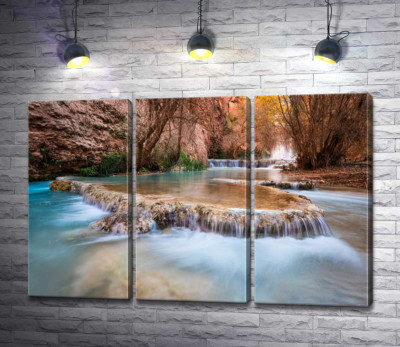 Модульна картина "Каскади прозорої води водоспадів Хавасу (Havasu Falls) серед осінніх дерев"