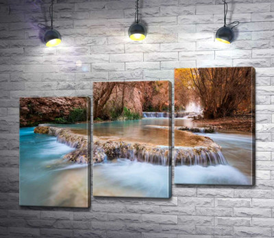 Модульная картина "Каскады прозрачной воды водопадов Хавасу (Havasu Falls) среди осенних деревьев"