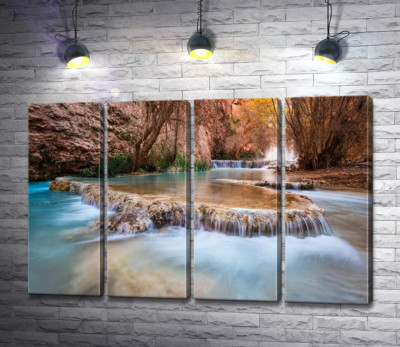 Модульна картина "Каскади прозорої води водоспадів Хавасу (Havasu Falls) серед осінніх дерев"