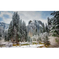 Зимний пейзаж в долине Национального парка Йосемити (Yosemite National Park)