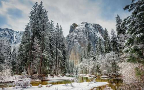 Зимовий пейзаж в долині Національного парку Йосеміті (Yosemite National Park)
