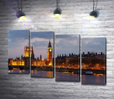 Вечерняя набережная Темзы сияет огнями Вестминстерского дворца (Palace of Westminster)
