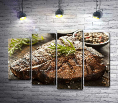 Модульная картина "Веточка розмарина придает неповторимый вкус сочному стейку"