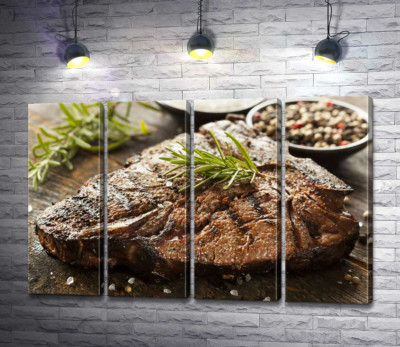 Модульная картина "Веточка розмарина придает неповторимый вкус сочному стейку"