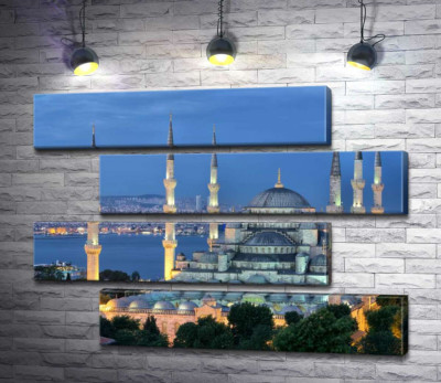 Блакитний вечір опускається на стіни величної мечеті Султанахмет (Sultanahmet Camii)