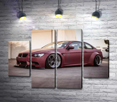 Багровый автомобиль BMW M5 F10