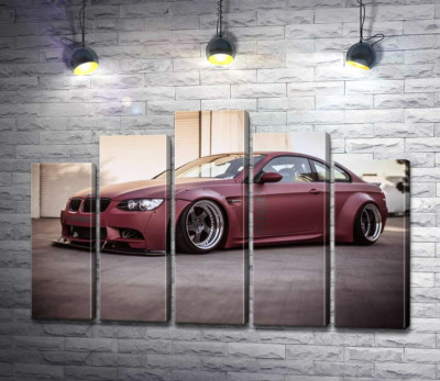Модульная картина "Багровый автомобиль BMW M5 F10"