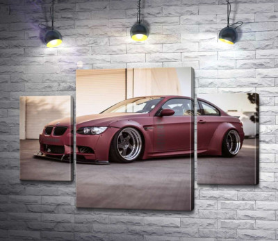 Модульная картина "Багровый автомобиль BMW M5 F10"