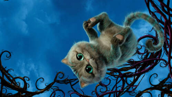 Чеширский кот широко улыбается на постере к фильму "Алиса в стране чудес" (Alice in Wonderland)