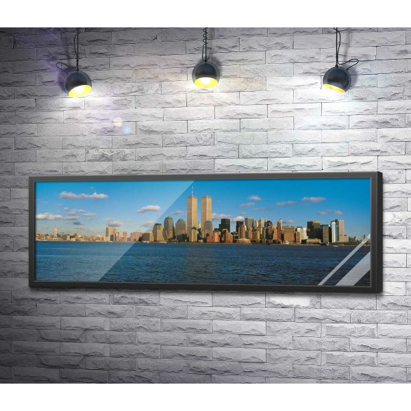 Скупчення хмарочосів Манхеттену (Manhattan) за затокою Нью-Йорк (New York Bay)