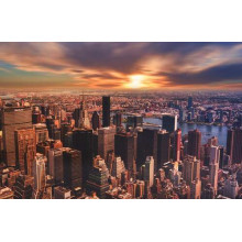 Бронзовые небоскребы Нью-Йорка подпирают вечернее небо