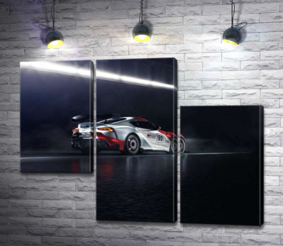 Модульная картина "Гоночный автомобиль Тойота (Toyota GR Supra GT4) разгоняется на трассе"
