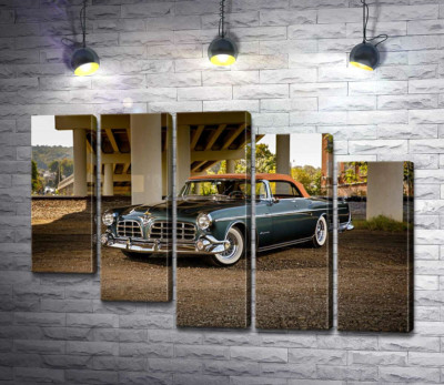 Модульна картина "Темний автомобіль кабріолет Chrysler 1955 стоїть в тіні мосту"