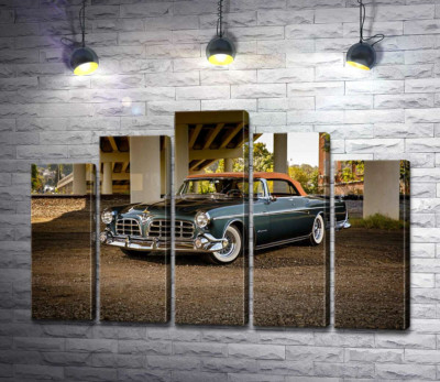 Модульная картина "Темный автомобиль кабриолет Chrysler 1955 стоит в тени моста"