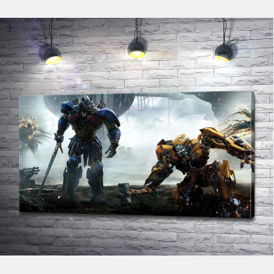 Автоботы Оптимус Прайм (Optimus Prime) и Бамблби (Bumblebee) – герои фильма "Трансформеры" (Transformers)