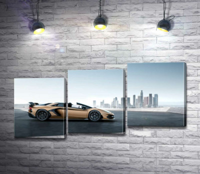 Модульная картина "Золотой автомобиль Ламборгини (Lamborghini Aventador) с черными элементами"