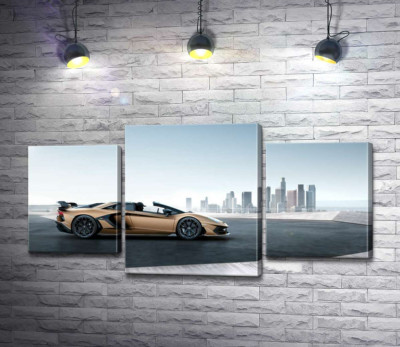 Модульная картина "Золотой автомобиль Ламборгини (Lamborghini Aventador) с черными элементами"