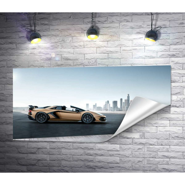 Золотой автомобиль Ламборгини (Lamborghini Aventador) с черными элементами