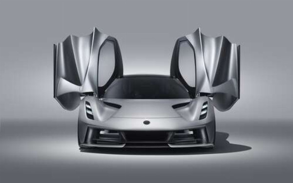 Утонченность форм спортивного автомобиля Lotus Evija