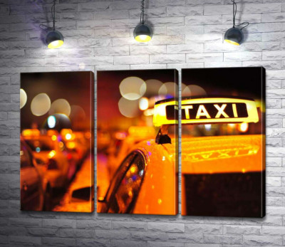 Модульная картина "Желтый маячок "Taxi" на крыше автомобиля"