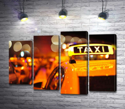 Жовтий маячок "Taxi" на даху автомобіля