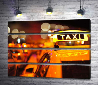 Модульная картина "Желтый маячок "Taxi" на крыше автомобиля"