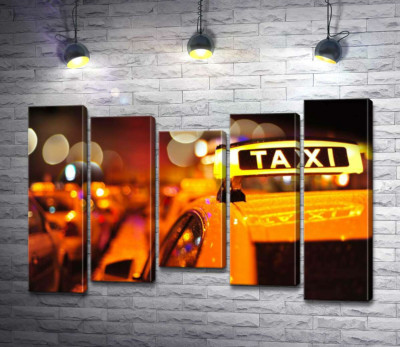 Модульная картина "Желтый маячок "Taxi" на крыше автомобиля"