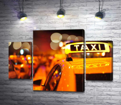 Модульна картина "Жовтий маячок "Taxi" на даху автомобіля"