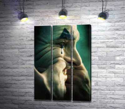 Джокер (Joker) сквозь слезы натягивает улыбку на лицо