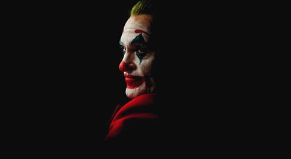 Профіль Джокера (Joker) розсіюється в тіні 