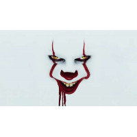 Жахаюча посмішка клоуна-вбивці Пеннівайза (Pennywise) - героя фільму жахів "Воно" (It)