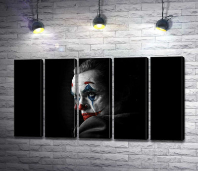 Сумний погляд Джокера (Joker) з тіні