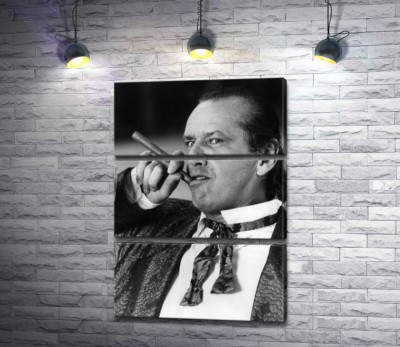Актер Джек Николсон (Jack Nicholson) позирует с сигарой на черно-белом снимке
