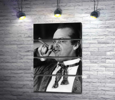Актер Джек Николсон (Jack Nicholson) позирует с сигарой на черно-белом снимке