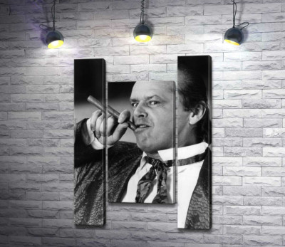 Актер Джек Николсон (Jack Nicholson) позирует с сигарой на черно-белом снимке