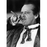 Актер Джек Николсон (Jack Nicholson) позирует с сигарой на черно-белом снимке