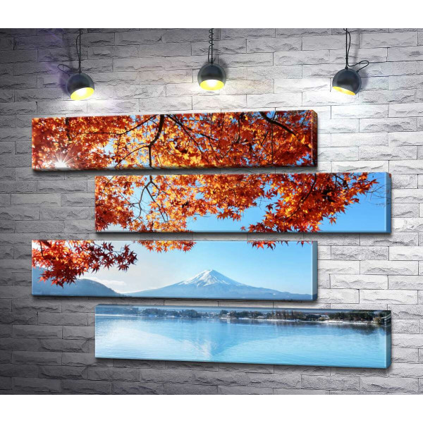 Осенний вид на гору Фудзи (Mount Fuji) из вод озера