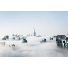 Мягкое покрывало тумана опустилось на утренний Дубай (Dubai)