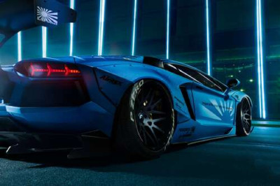 Блакитний колір автомобіля Ламборгіні (Lamborghini Aventador) 